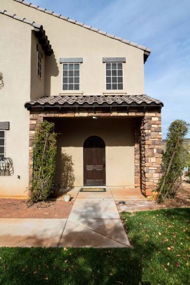 Main picture of 1060 W Province Way