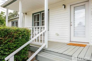 Main picture of 1023 King St