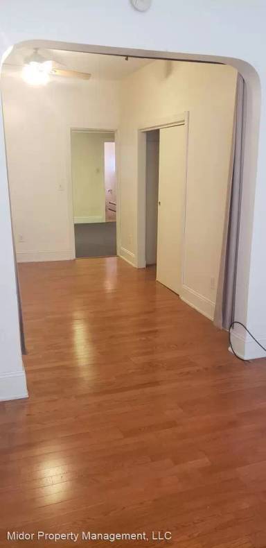 Main picture of 1011 W Princess St