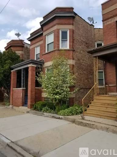 Main picture of 4929 N Western Ave