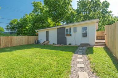 Main picture of 1925 Trotter Ave