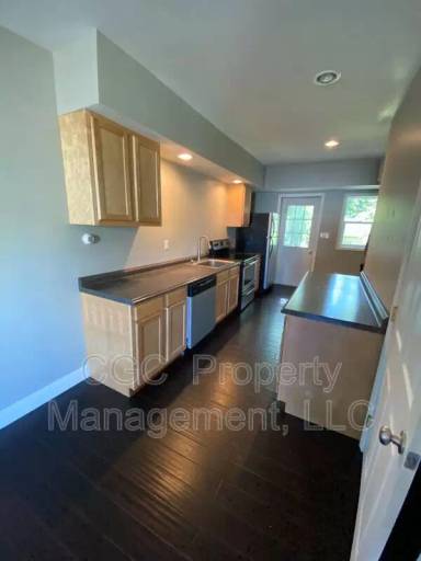 Main picture of 4 1/2 Salisbury St
