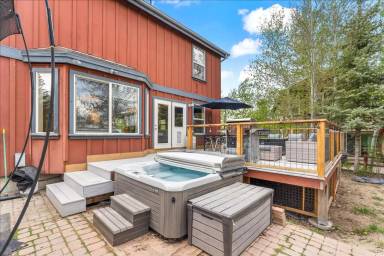 Main picture of 951 Mountain Willow Ln