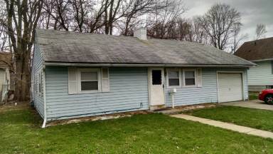 Main picture of 830 W Maple St