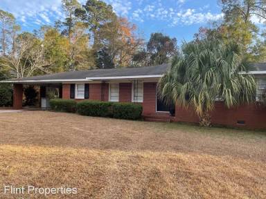 Main picture of 1305 Thomwal St