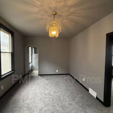 Main picture of 3127 W Garfield Ave