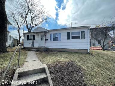 Main picture of 311 W Fowler Ave