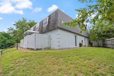 Main picture of 2800 Skyway Cir