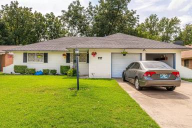Main picture of 528 SW 67th St