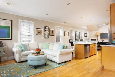 Main picture of 315 W 3rd St