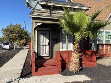 Main picture of 738 Broadway St