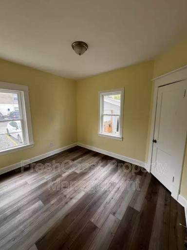 Main picture of 1378 W 114th St