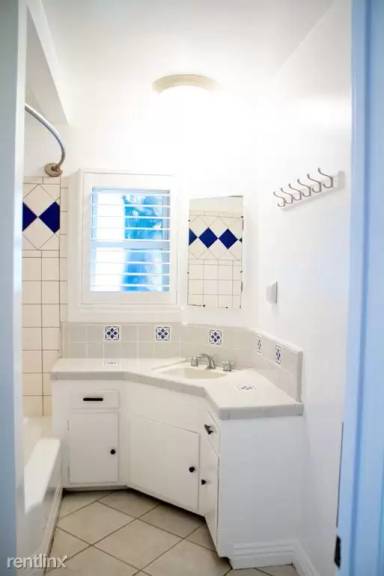 Main picture of 5700 Katherine Ave