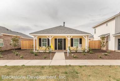 Main picture of 10927 Norwich Ave