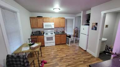 Main picture of 216 1/2 E 5th St