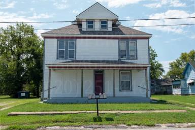 Main picture of 411 W 12th St