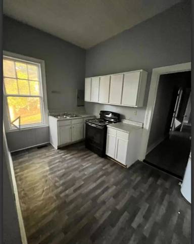 Main picture of 1372 Glover St