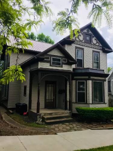 Main picture of 404 Scammel St