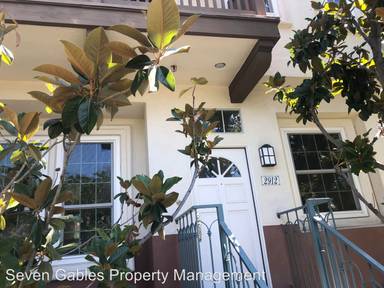 Main picture of 2912 Ballesteros Ln