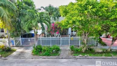 Main picture of 1676 SW 11th St