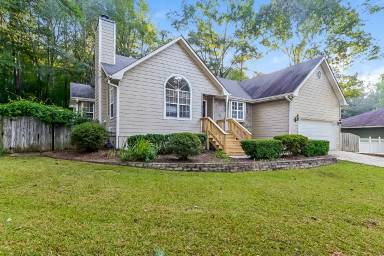 Main picture of 450 Loneoak Dr
