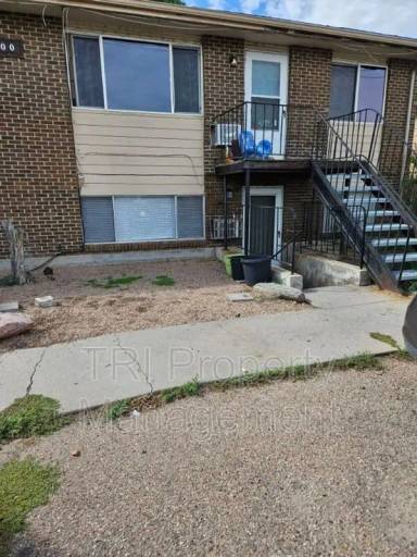 Main picture of 300 W Union Ave