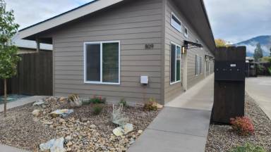 Main picture of 809 SE 8th St
