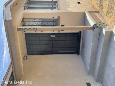 Main picture of 2002 Lewis Ave