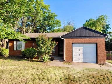 Main picture of 1702 W Britton Rd