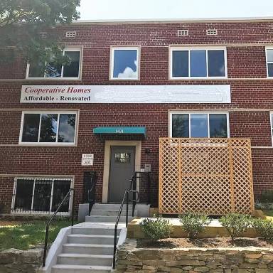 Main picture of 1431 E St NE
