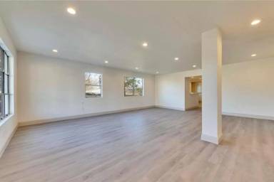 Main picture of 214 Jackman St