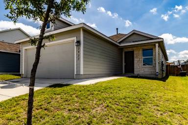 Main picture of 2822 Millikan Dr