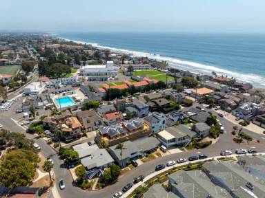 Main picture of 2340 Ocean St