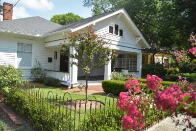 Main picture of 310 Green St