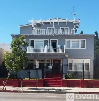 Main picture of 3073 W Pico Blvd