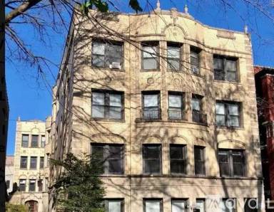 Main picture of 1432 W Farragut Ave