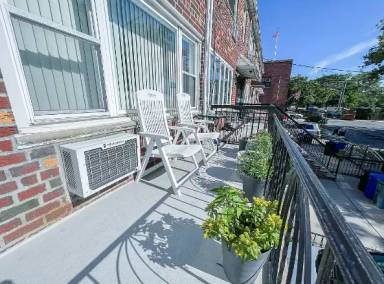 Main picture of 2746 E 11th St