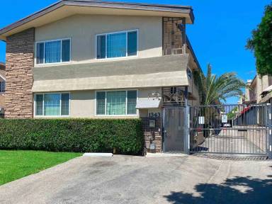 Main picture of 1343 E Harvard St