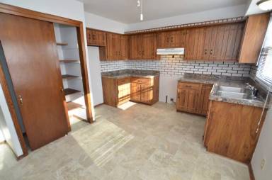 Main picture of 609 667 Ridgeway Dr
