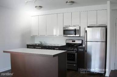 Main picture of 1544 W Glenlake Ave Apartments