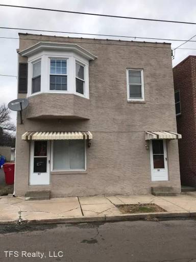 Main picture of 319 Oak St