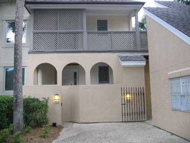 Main picture of 100 Colonnade Clb
