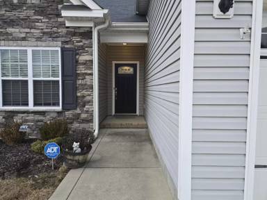 Main picture of 498 New Castle Ln