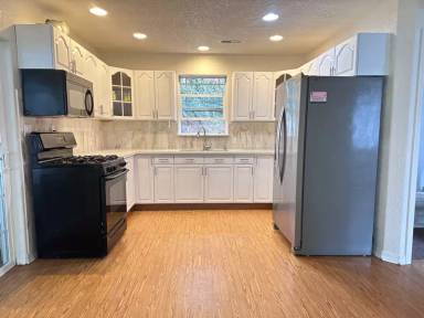 Main picture of 3100 SE 122nd Ave