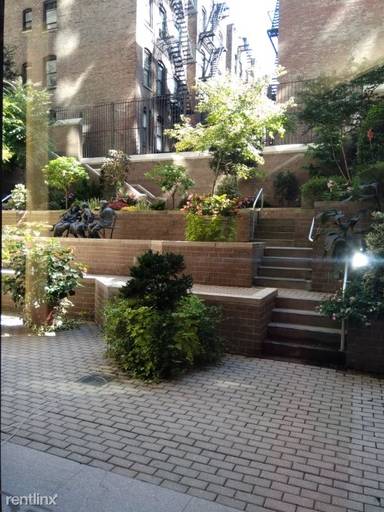 Main picture of 247 W 87th St