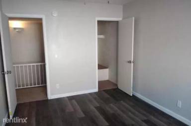 Main picture of 4743 E Belleview St