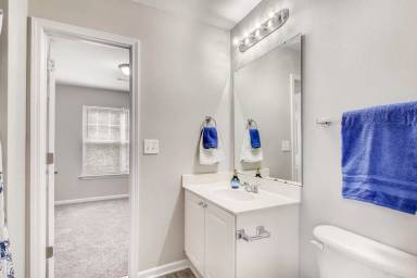 Main picture of 8019 Rolling Meadows Ln