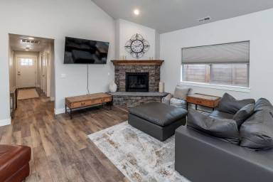 Main picture of 20599 Rolen Ave