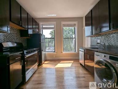 Main picture of 627 W Oakdale Ave