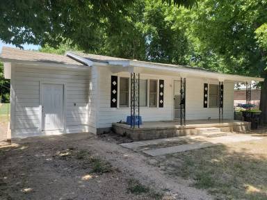 Main picture of 822 W 9th St